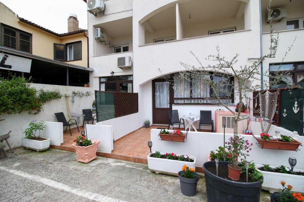Apartment Svid Ровинь Экстерьер фото