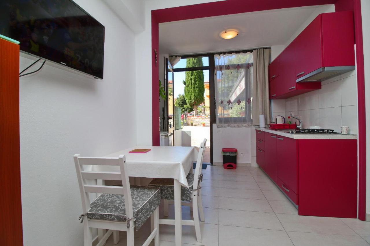 Apartment Svid Ровинь Экстерьер фото