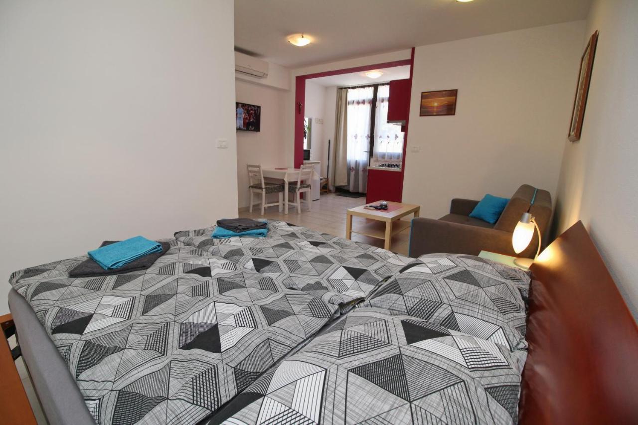Apartment Svid Ровинь Экстерьер фото