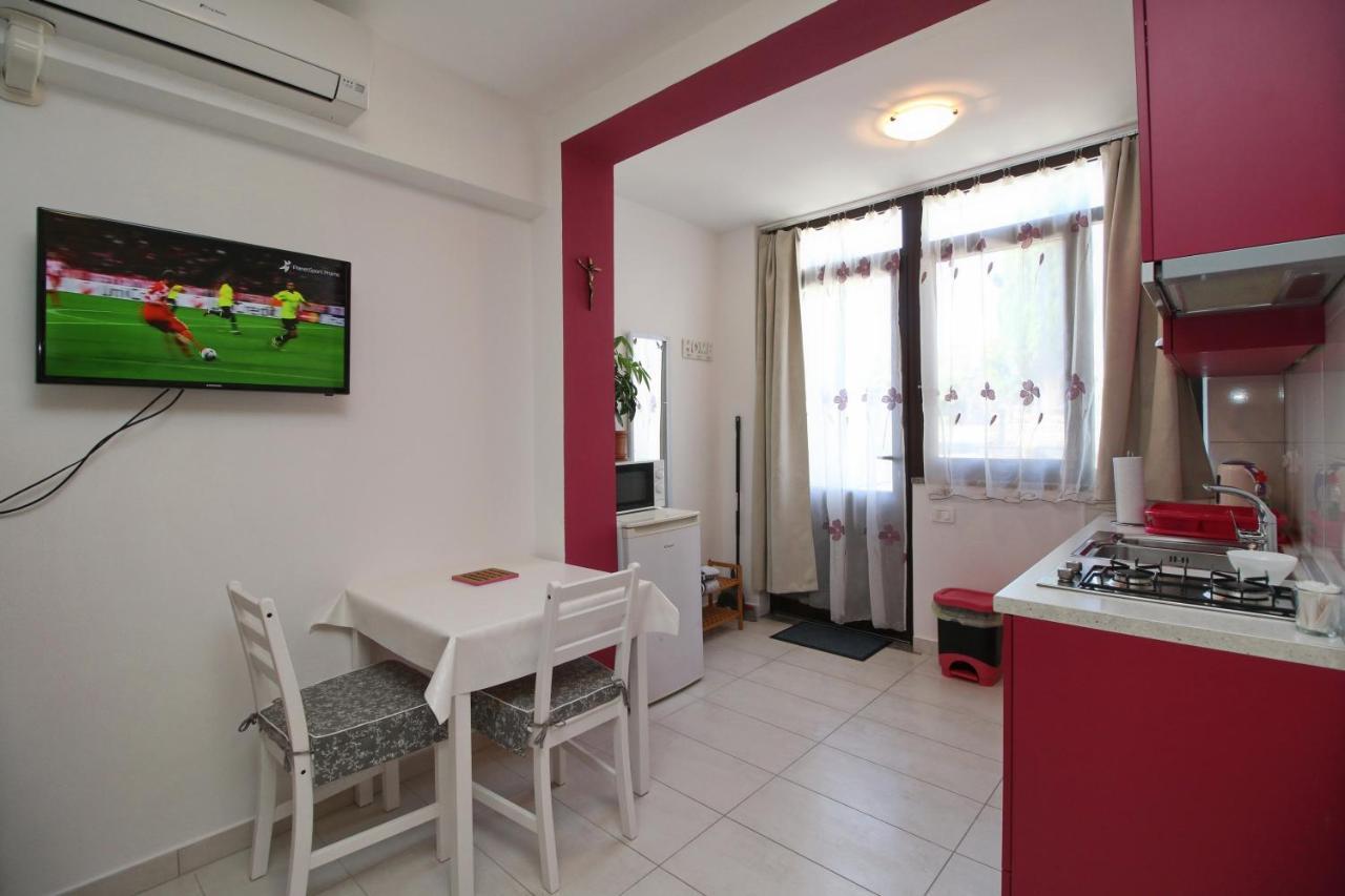 Apartment Svid Ровинь Экстерьер фото