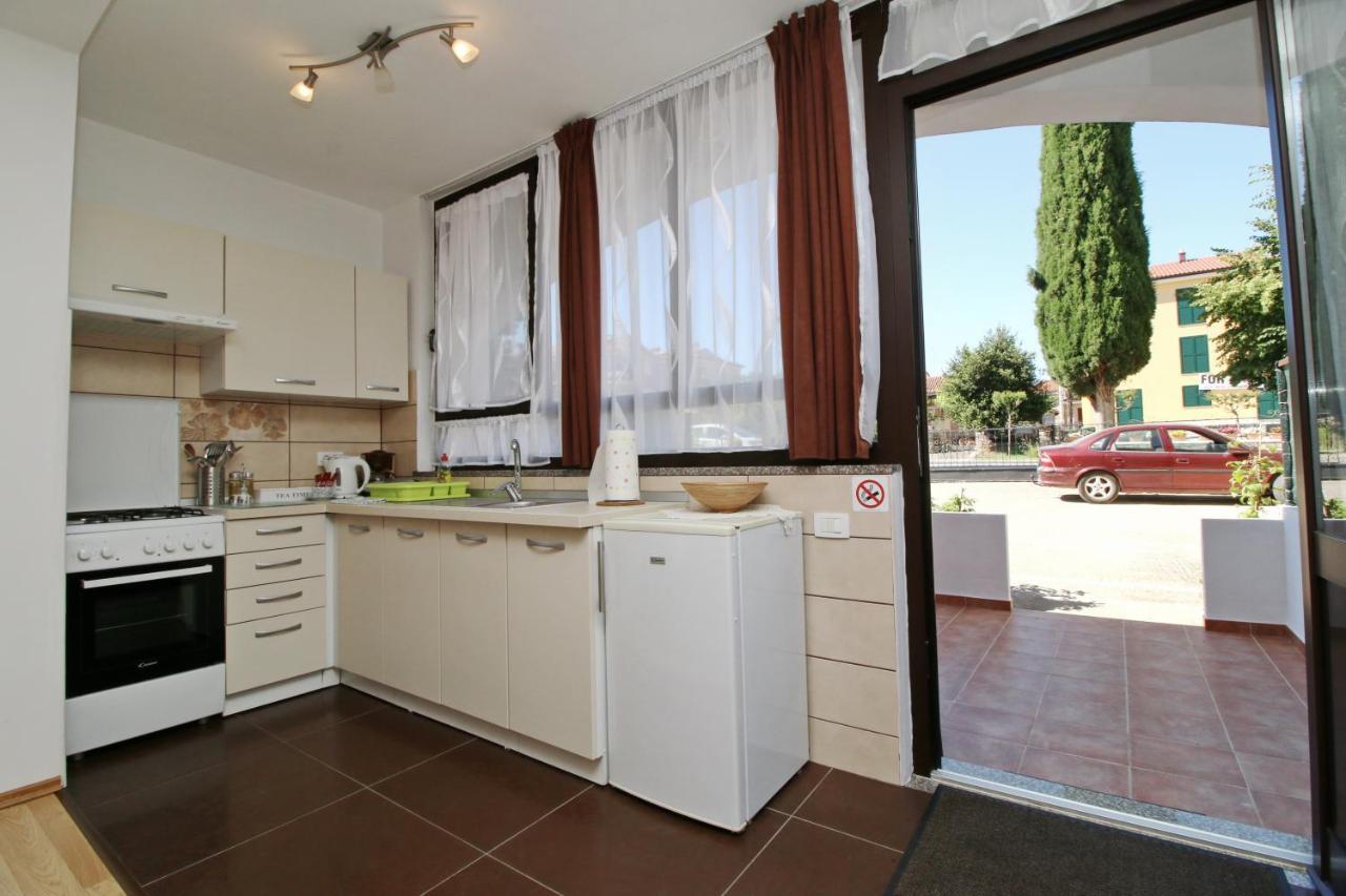 Apartment Svid Ровинь Экстерьер фото