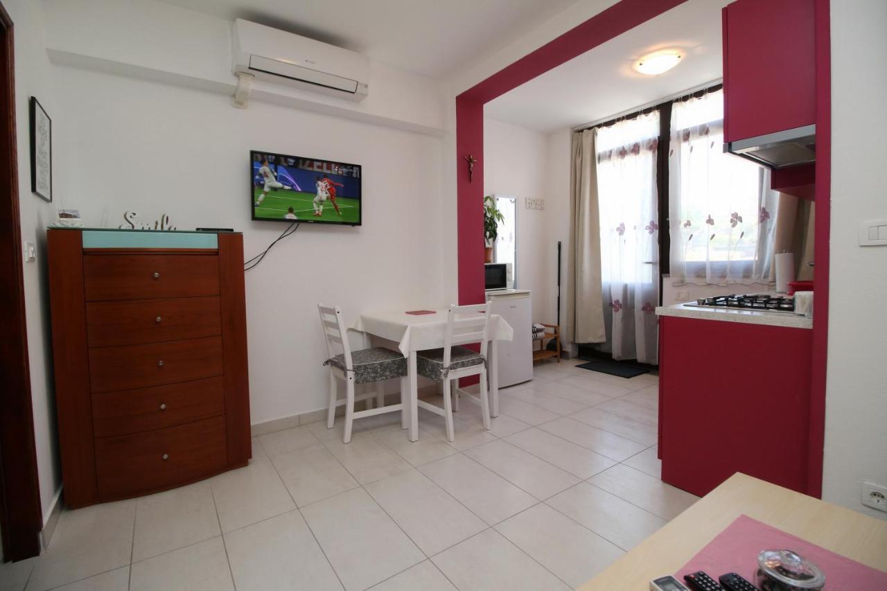 Apartment Svid Ровинь Экстерьер фото